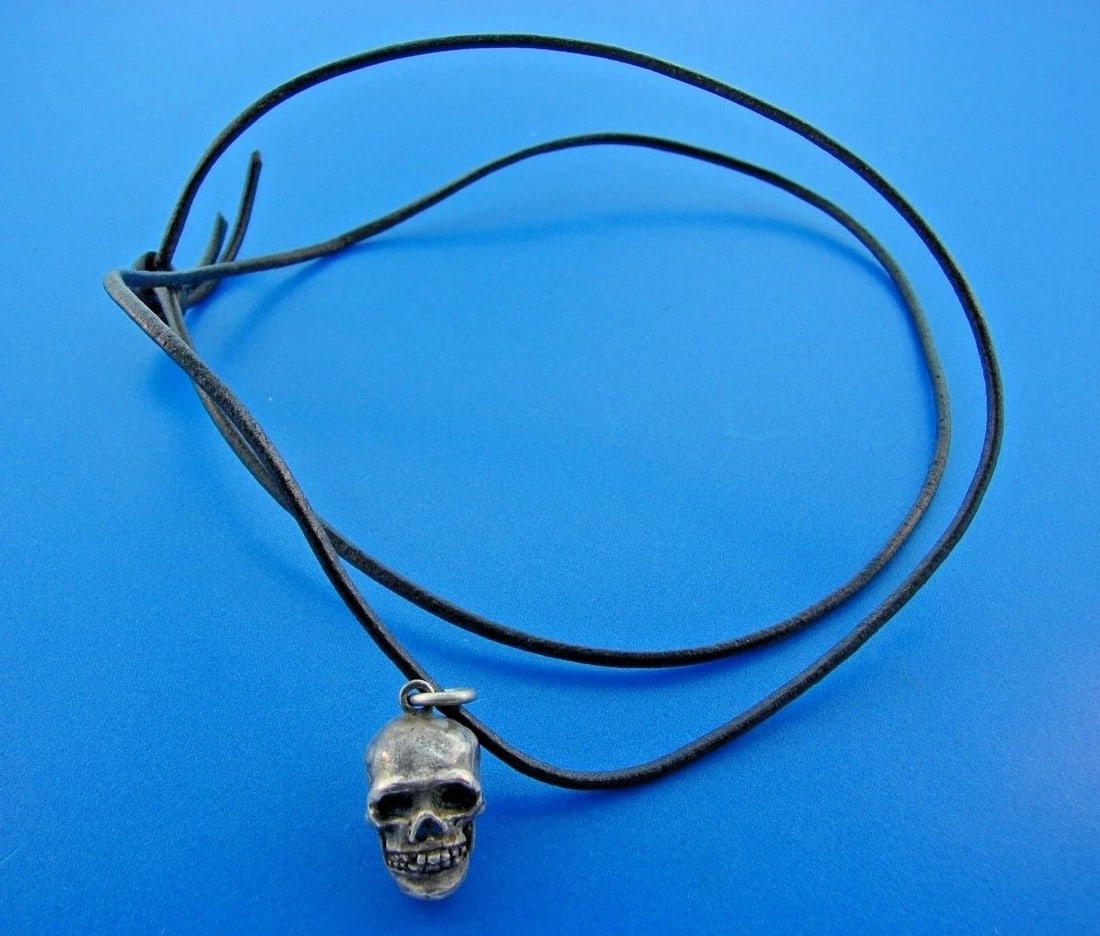 TRENDY Silver & Leather Skull Pendant Necklace (1 of 3)