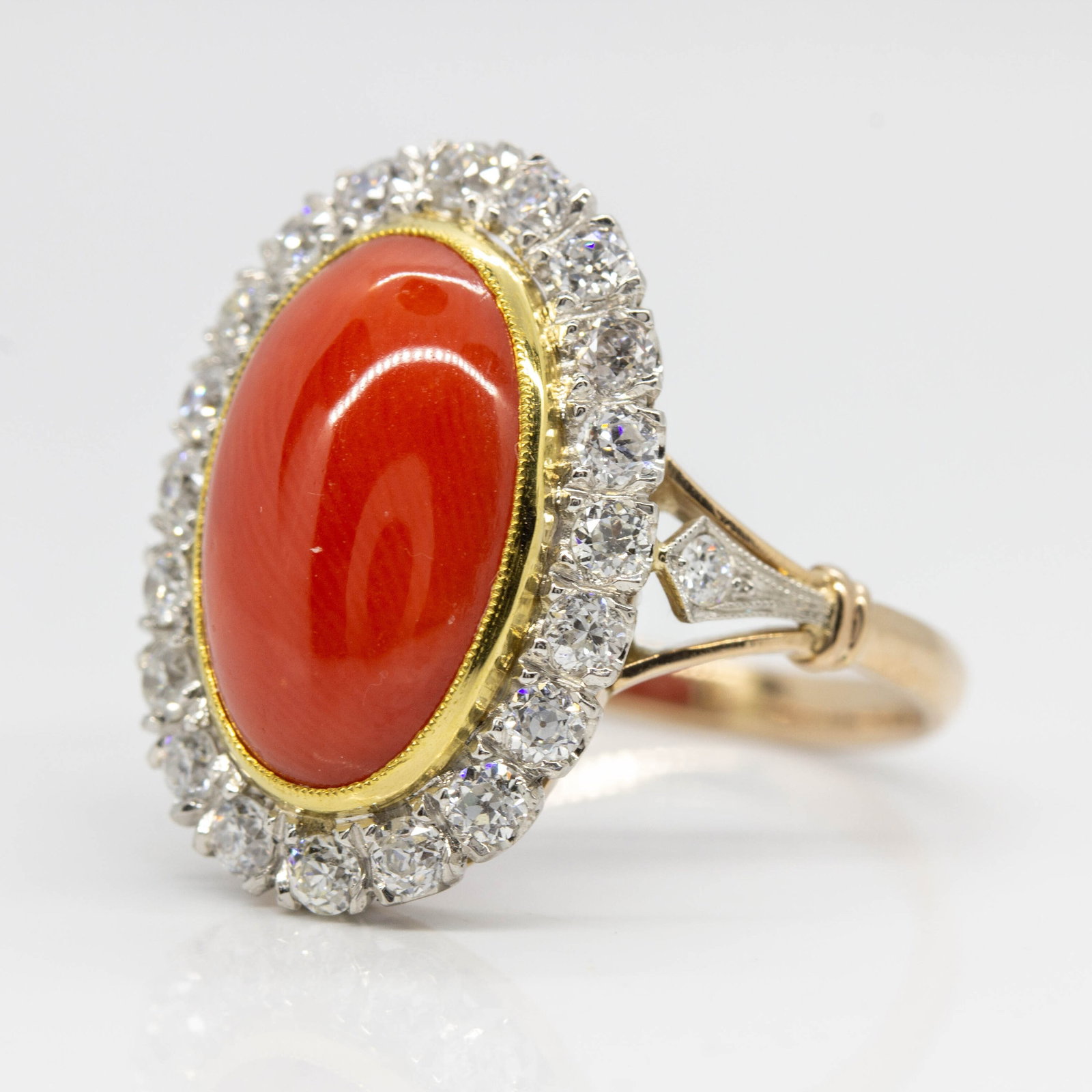 Estate 18k gold and Platinum Coral and Diamond Ring - 4