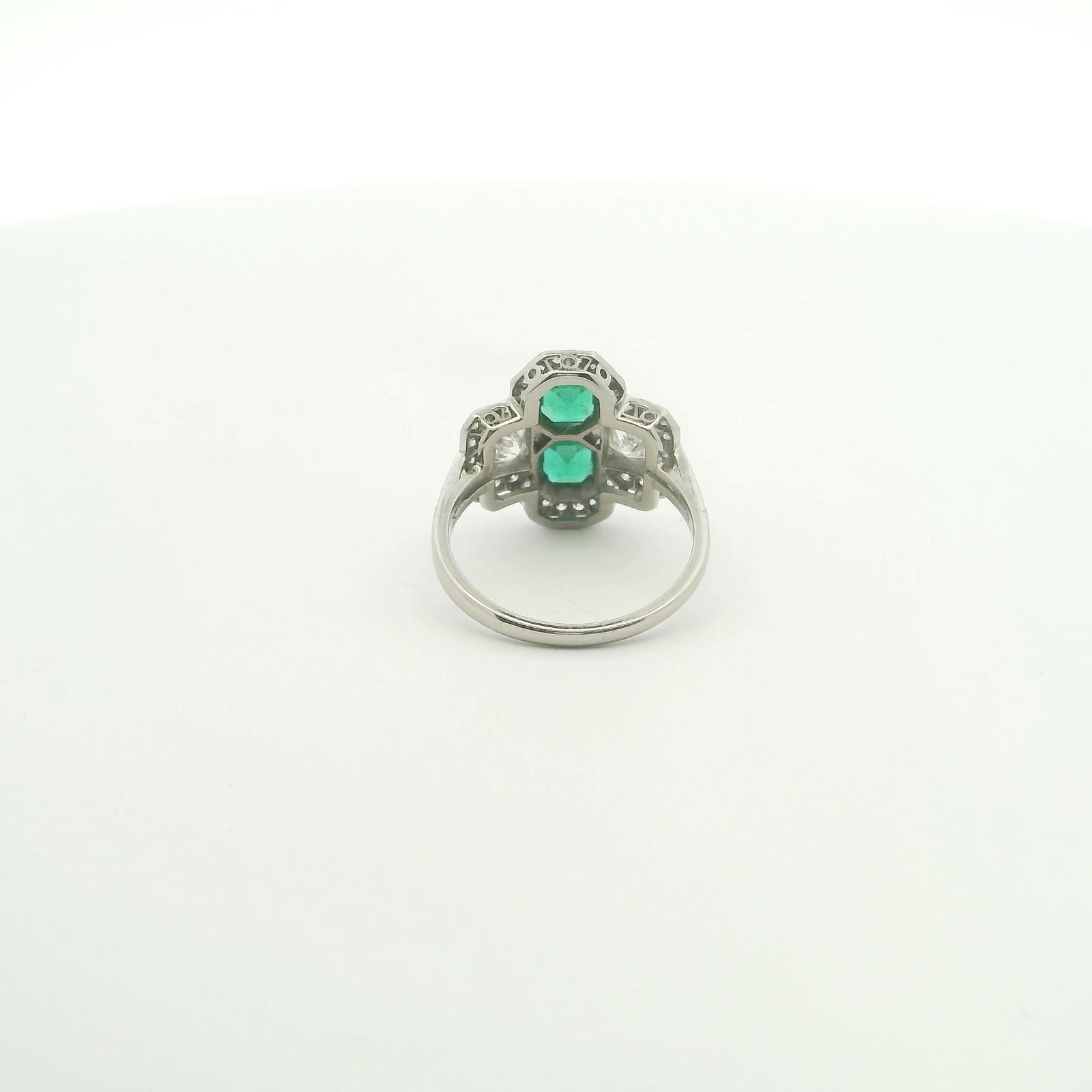 Platinum Natural Colombian Emerald and French cut Diamond Ring - 3