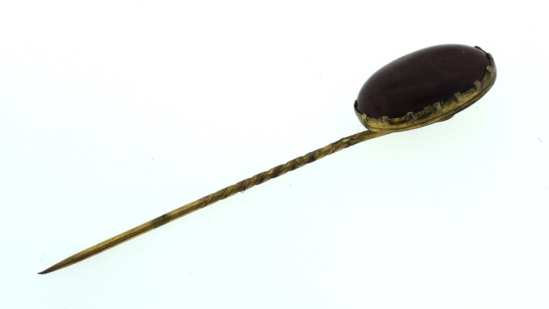 VICTORIAN C.1900 9K YELLOW GOLD GARNET WINE COLOR STICK PIN: Title: VICTORIAN C.1900 9K YELLOW GOLD GARNET WINE COLOR STICK PIN Description: N-JUT CHIC C. 1900 VICTORIAN UNIQUE 9K YELLOW GOLD WINE COLOR GARNET STICK PIN It is an unique piece and a masterpiece