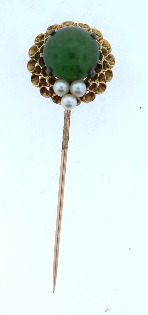 C.1950 14K YELLOW GOLD JADE PEARL STICK PIN NATURAL JADE: Title: C.1950 14K YELLOW GOLD JADE PEARL STICK PIN NATURAL JADE Description: N-JGT CHIC C. 1950 UNIQUE 14K YELLOW GOLD NATURAL JADE PEARL STICK PIN It is an unique piece and a masterpiece of style,