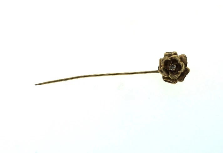 C.1950 VINTAGE 18K YELLOW GOLD FLOWER DIAMOND STICK PIN - 2