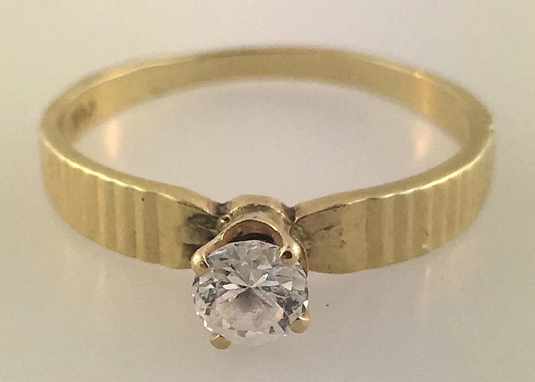 Lovely 14k Yellow Gold Band Solitaire Diamond Ring - 3