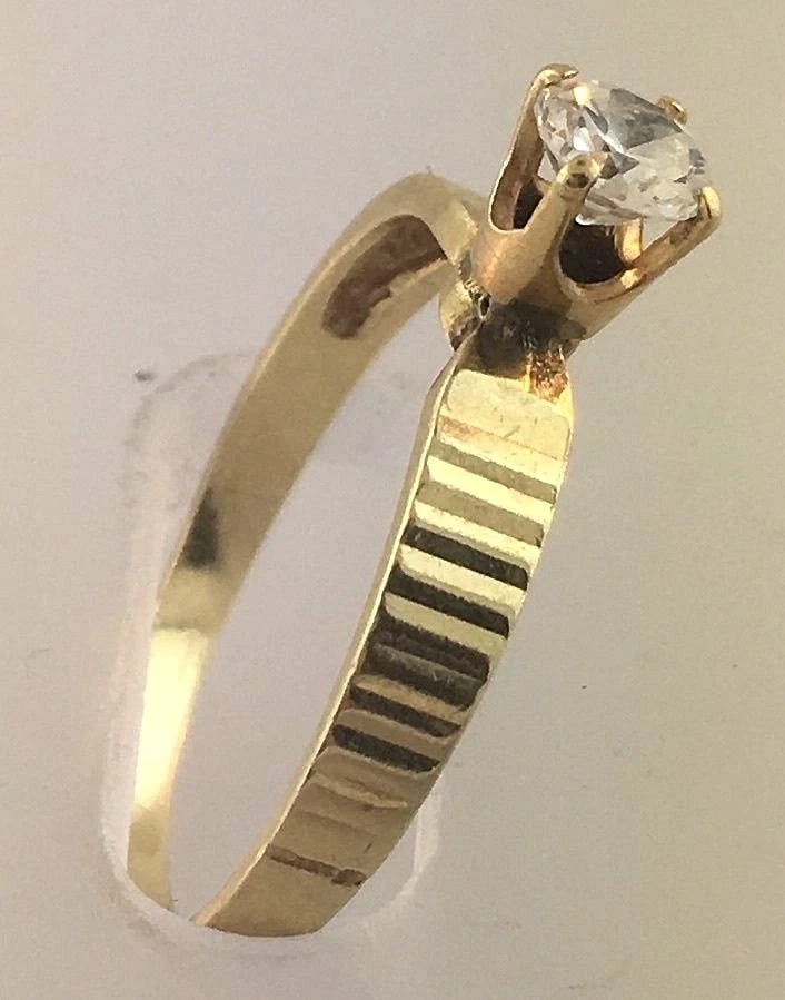 Lovely 14k Yellow Gold Band Solitaire Diamond Ring - 4