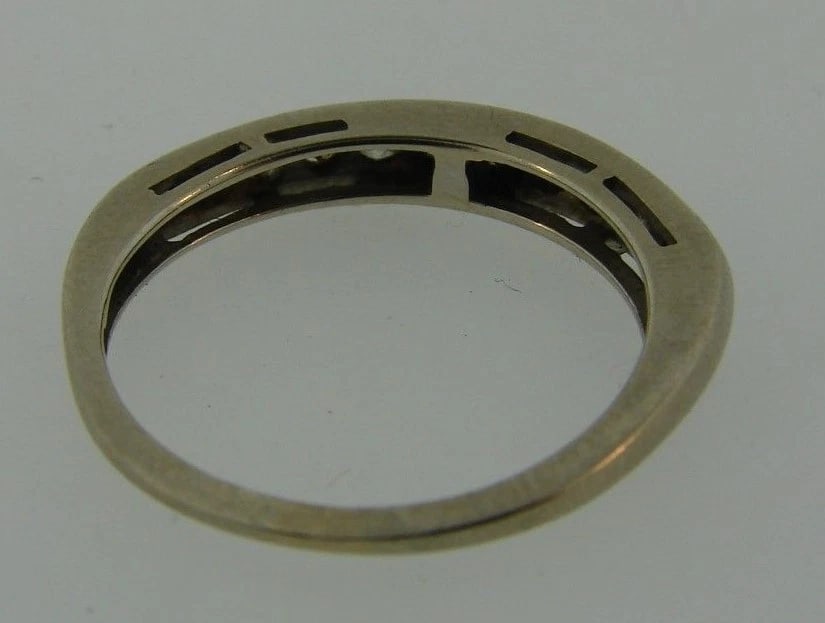 CHIC 18k White Gold & Diamond Band - 3