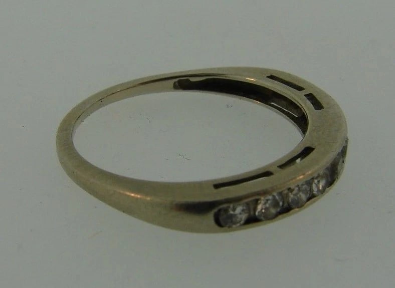 CHIC 18k White Gold & Diamond Band - 4
