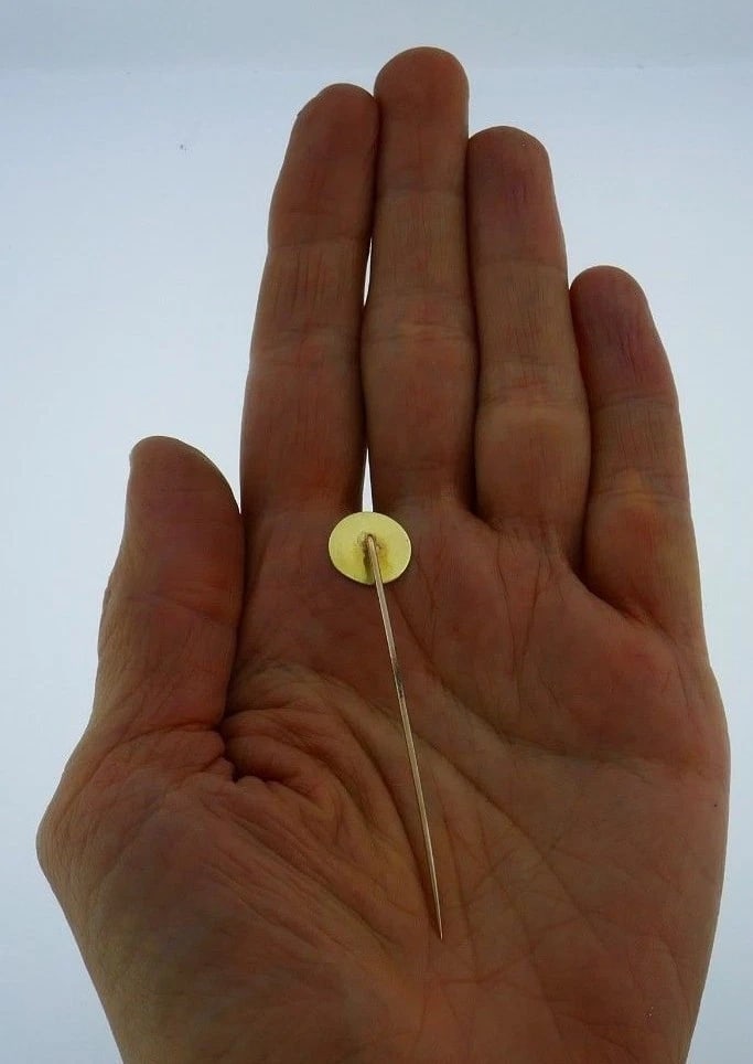 Antique 10k Yellow Gold Hand Engraved Pin - 4