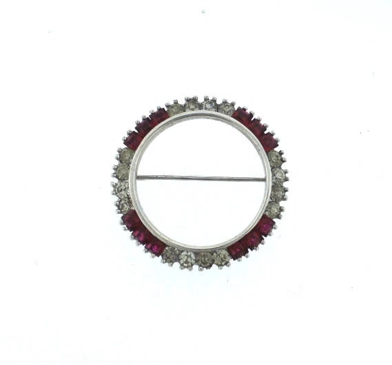 C.1920 STERLING SILVER PIN BROOCH RED & WHITE STONES PIN BROOCH STAMPED: Title: C.1920 STERLING SILVER PIN BROOCH RED & WHITE STONES PIN BROOCH STAMPED Description: N-GT STERLING SILVER VINTAGE STAMPED BROOCH/PIN MEASURES DIAMETER 1 1/8'' WEIGHT 7.5 G Reserve: $1