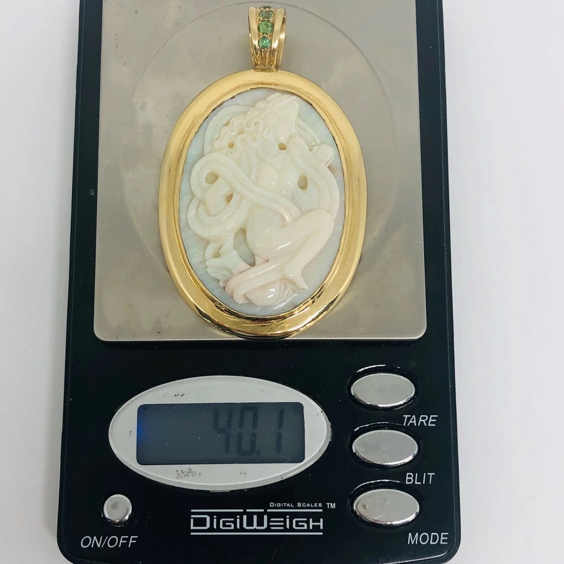 VINTAGE Carved Woman Opal Peridot Yellow Gold Cameo Pendant - 6
