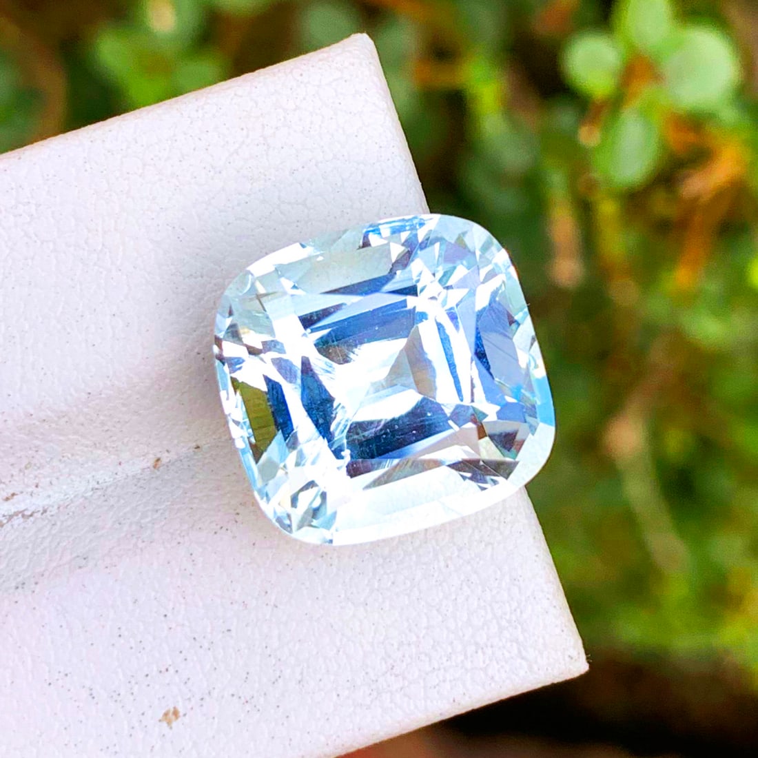 Natural Aquamarine Gemstone For Jewerly, Light Blue Aquamarine Stone: Natural Aquamarine Gemstone For Jewerly, Light Blue Aquamarine Stone Weight : 13.90 ct Dimensions : 15 x 14 x 11 Shape : Cushion Clarity : VS Color : Light Blue Treatment : None Origin : Pakistan Rese
