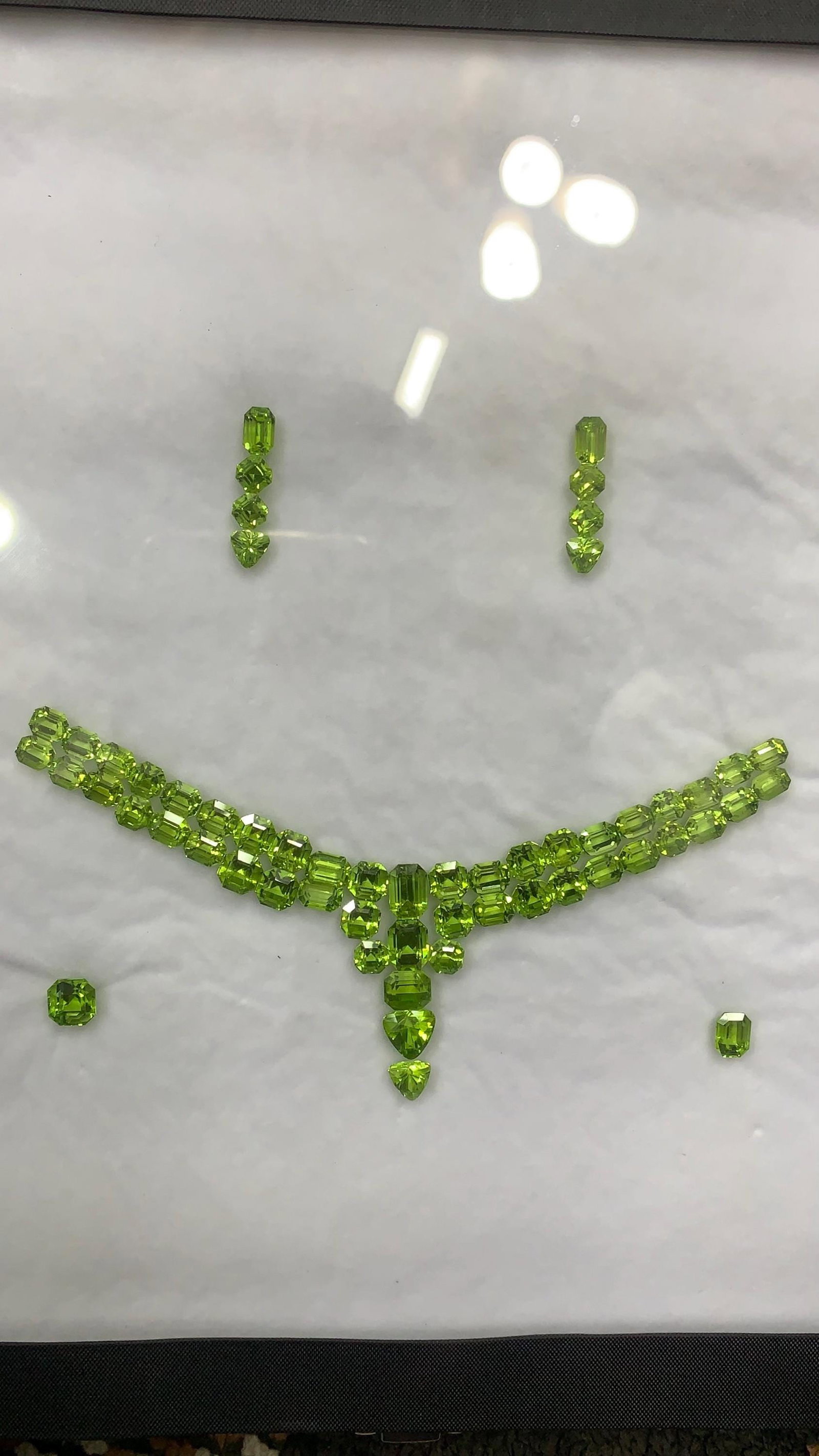 85 Carat Apple Green Peridot Jewelry Layout, Loose Gemstones - 5