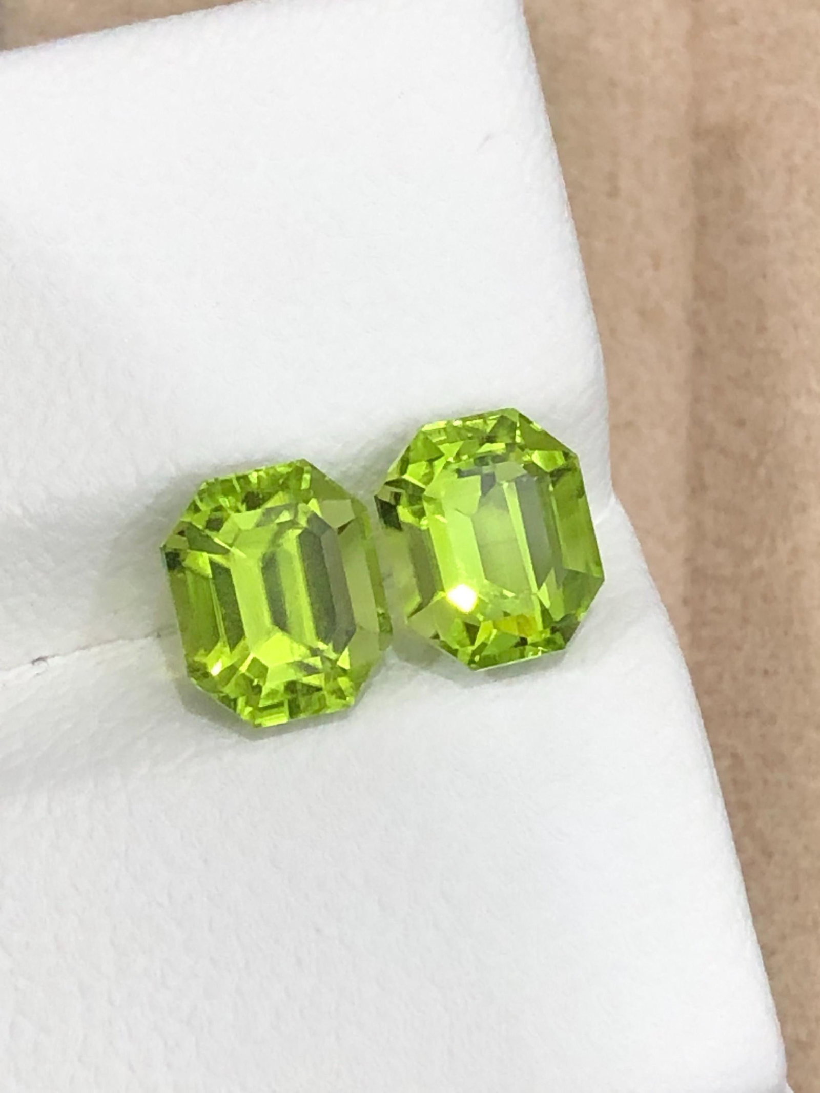 3.360 Carat Green Peridot Gemstones, Parrot Green Rock For Gold Earrings Jewelry - 2