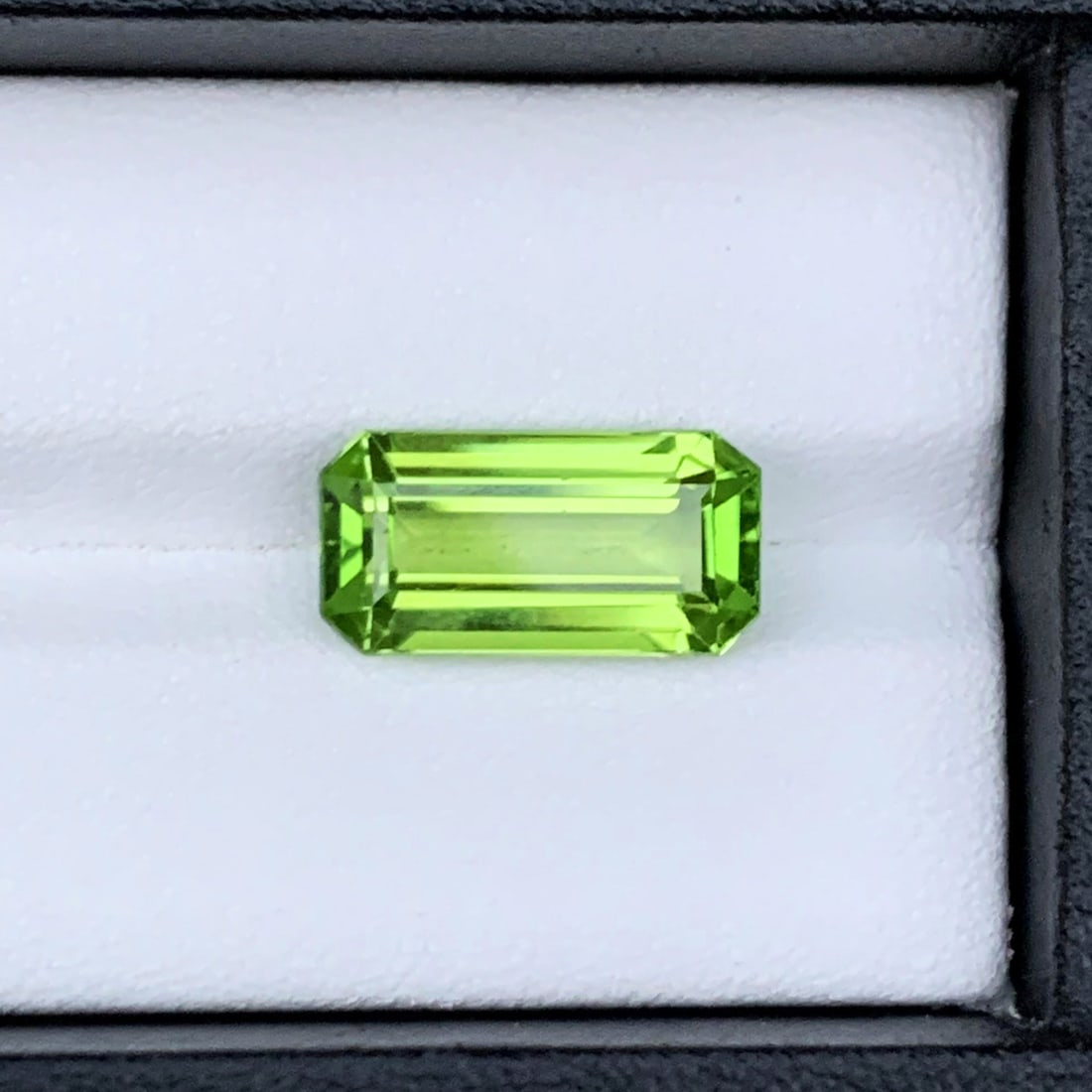 Apple Green Peridot Stone For Jewelry Making, Emerald Cut Peridot Gemstone: Apple Green Peridot Stone For Jewelry Making, Emerald Cut Peridot Gemstone Weight :7.75 Dimensions : 16 x 8 x 6 Shape : Emerald Clarity : Eye Clean Color : Apple Green Treatment : None Origin : Burma 