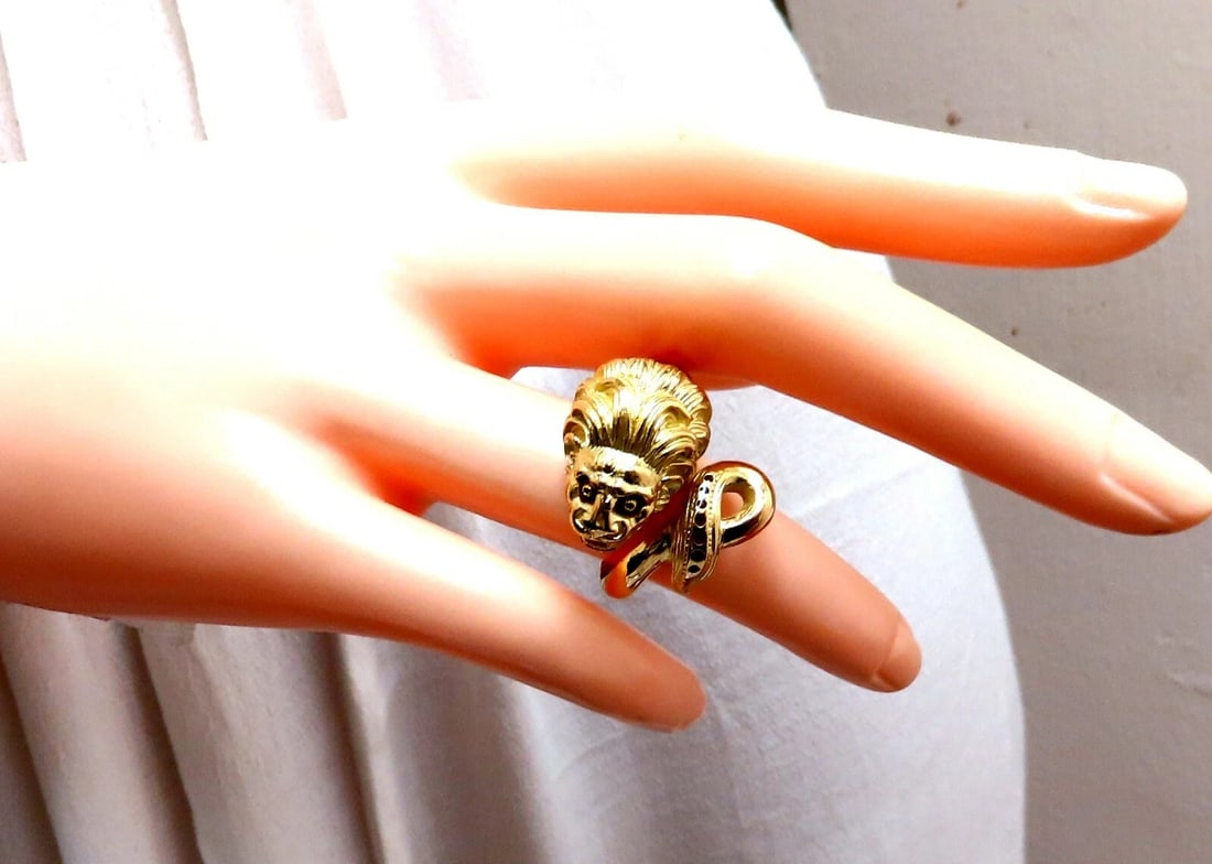 18kt Gold Lion Wrap Enamel Ring ** - 9