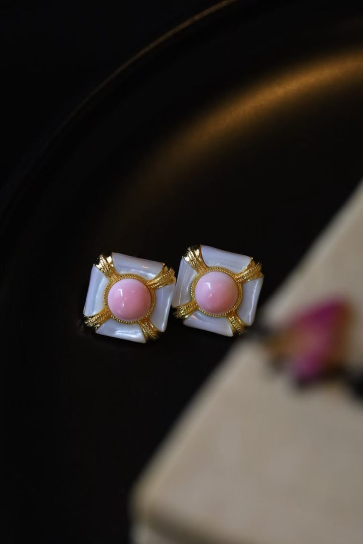 Natural Queen Conch Earrings - 2