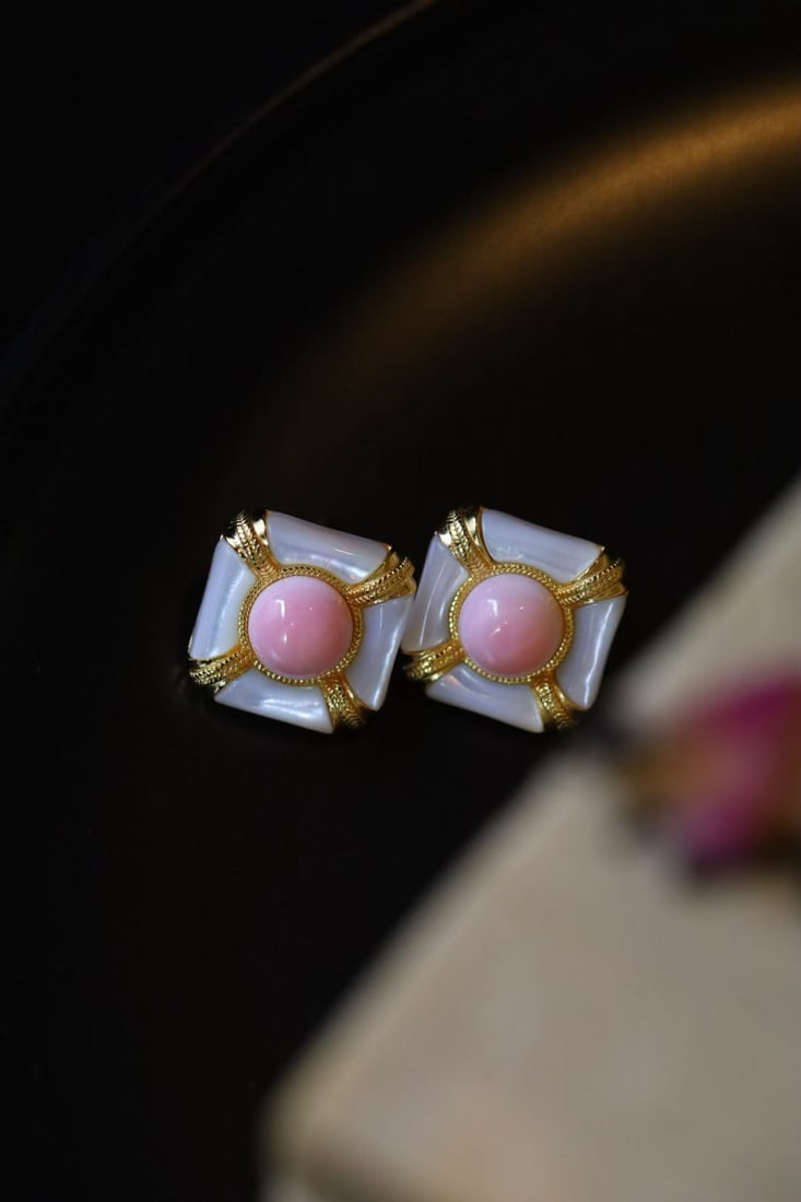 Natural Queen Conch Earrings - 3