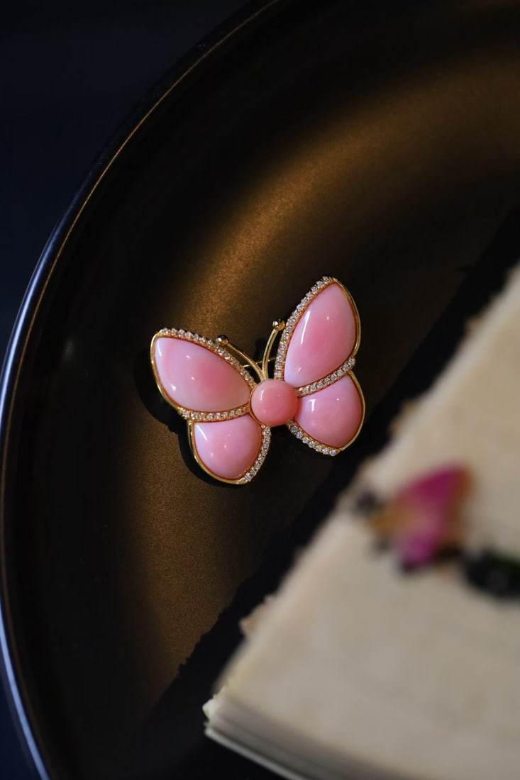 Sterling Silver Conch Ring: Title: Sterling Silver Conch Ring Description: The deep-sea conch is renowned for its natural pink hue, showcasing the gentle pink tones of the shell. This ring is crafted from sterling silver with ex