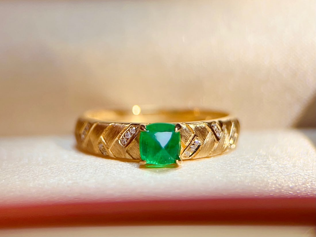 18K Gold Natural Emerald Ring (1 of 6)
