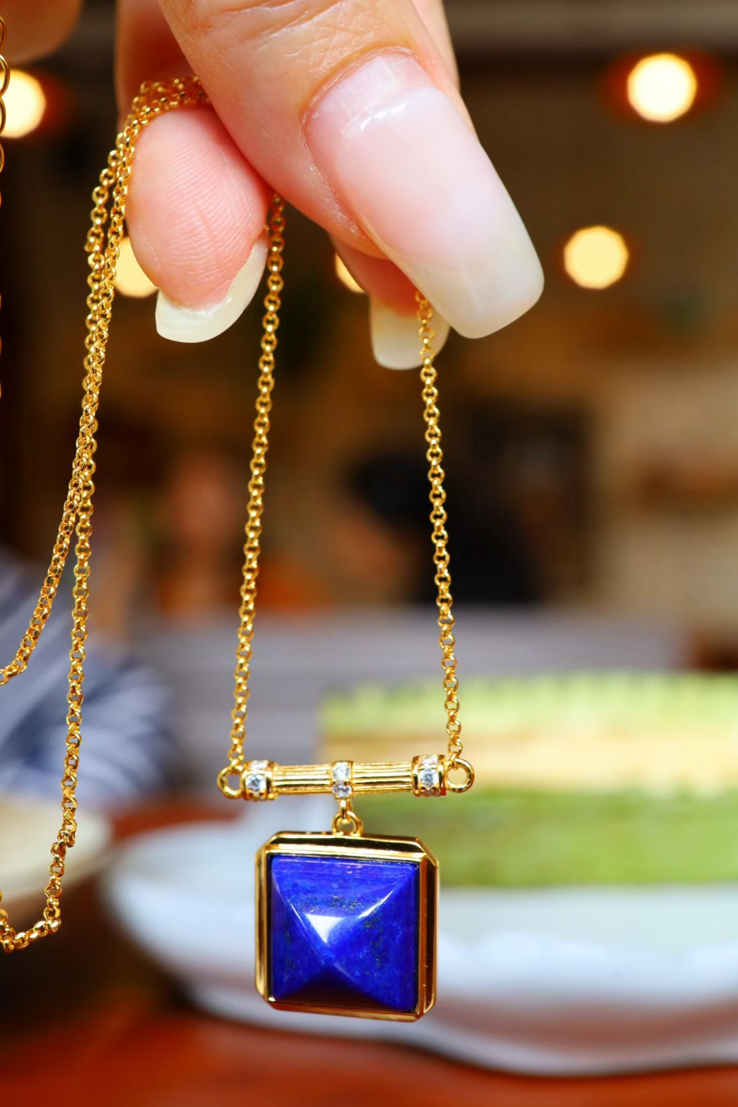 S925 Silver Natural Lapis Lazuli Necklace: Title: S925 Silver Natural Lapis Lazuli Necklace Description: This necklace features a minimalist design and exquisite craftsmanship, perfectly highlighting the rich blue of the lapis lazuli. Made fro