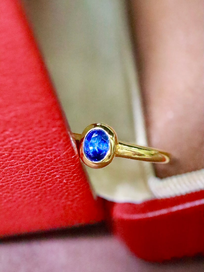 18K Gold Sapphire Ring - 4