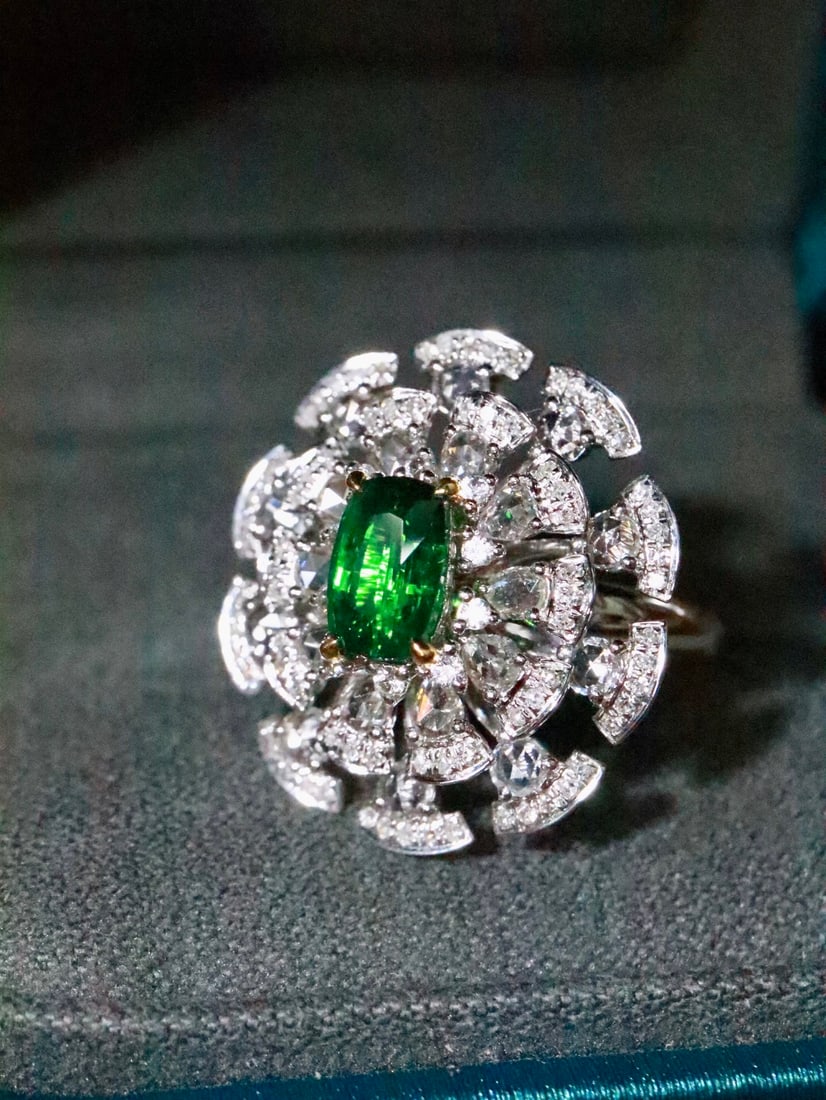 18K Gold Natural Tsavorite Ring - 2