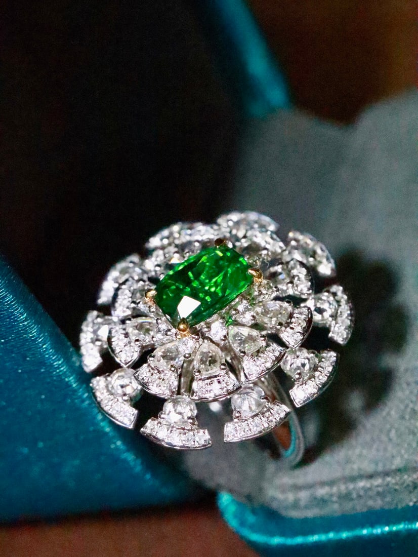 18K Gold Natural Tsavorite Ring - 3