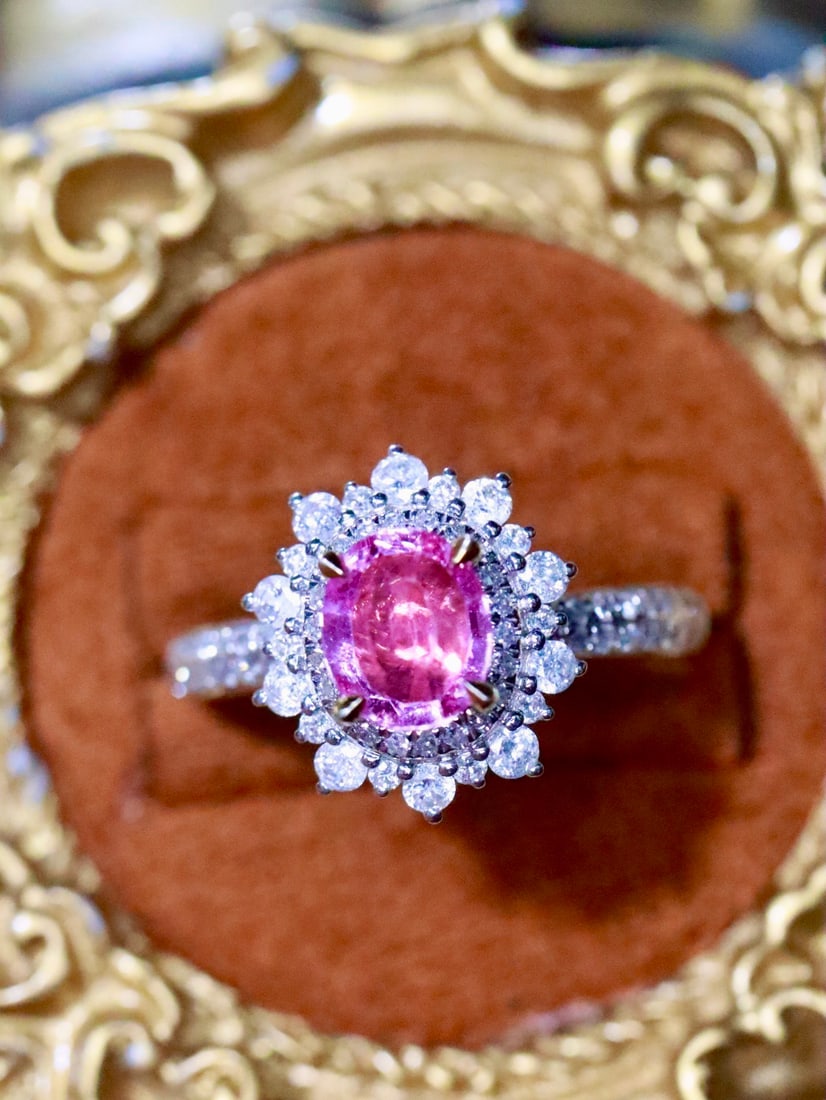 18K Gold Natural Sapphire and Diamond Ring: Title: 18K Gold Natural Sapphire and Diamond Ring Description: This piece is meticulously set in 18K gold, with natural sapphire and high-quality diamonds complementing each other, showcasing classic