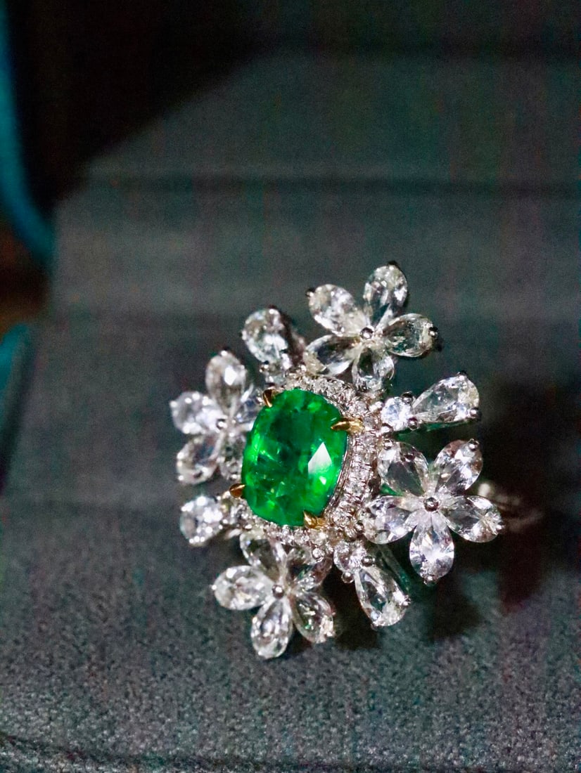 18K Gold Natural Emerald Ring - 2