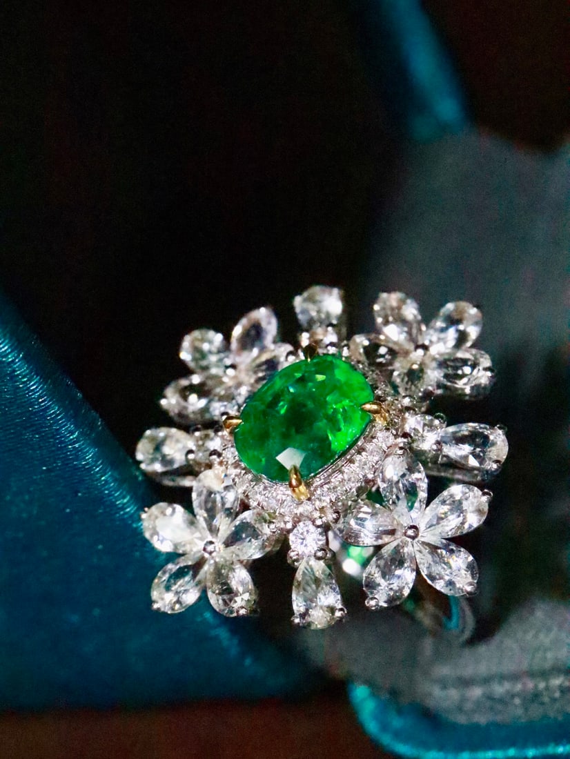 18K Gold Natural Emerald Ring - 4