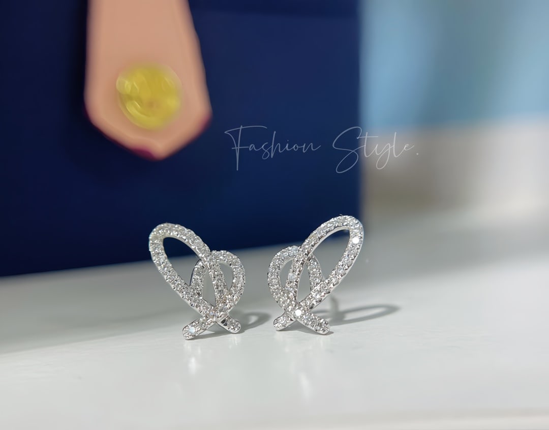 Full Diamond Heart Earrings: Title: Full Diamond Heart Earrings Description: These full diamond heart earrings feature exquisite design and dazzling brilliance, symbolizing sweetness and luck. Inspired by the lover's knot, they