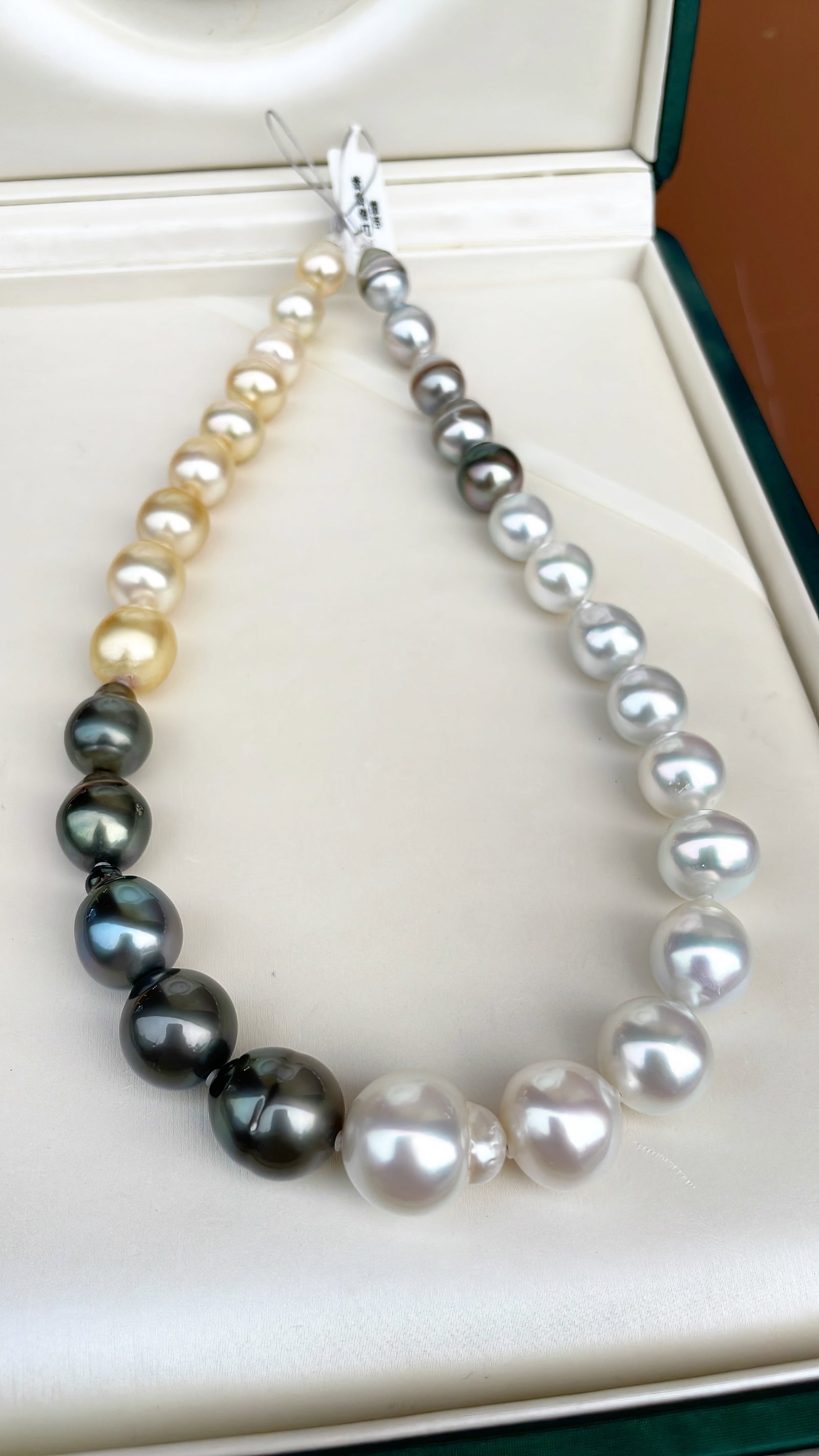 Mixed Color Large Pearl Necklace - 2