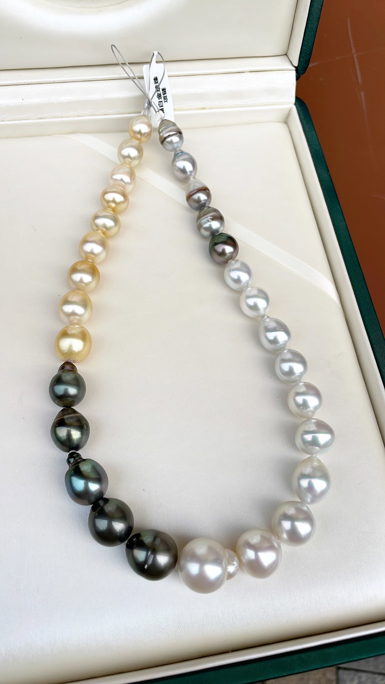 Mixed Color Large Pearl Necklace - 3