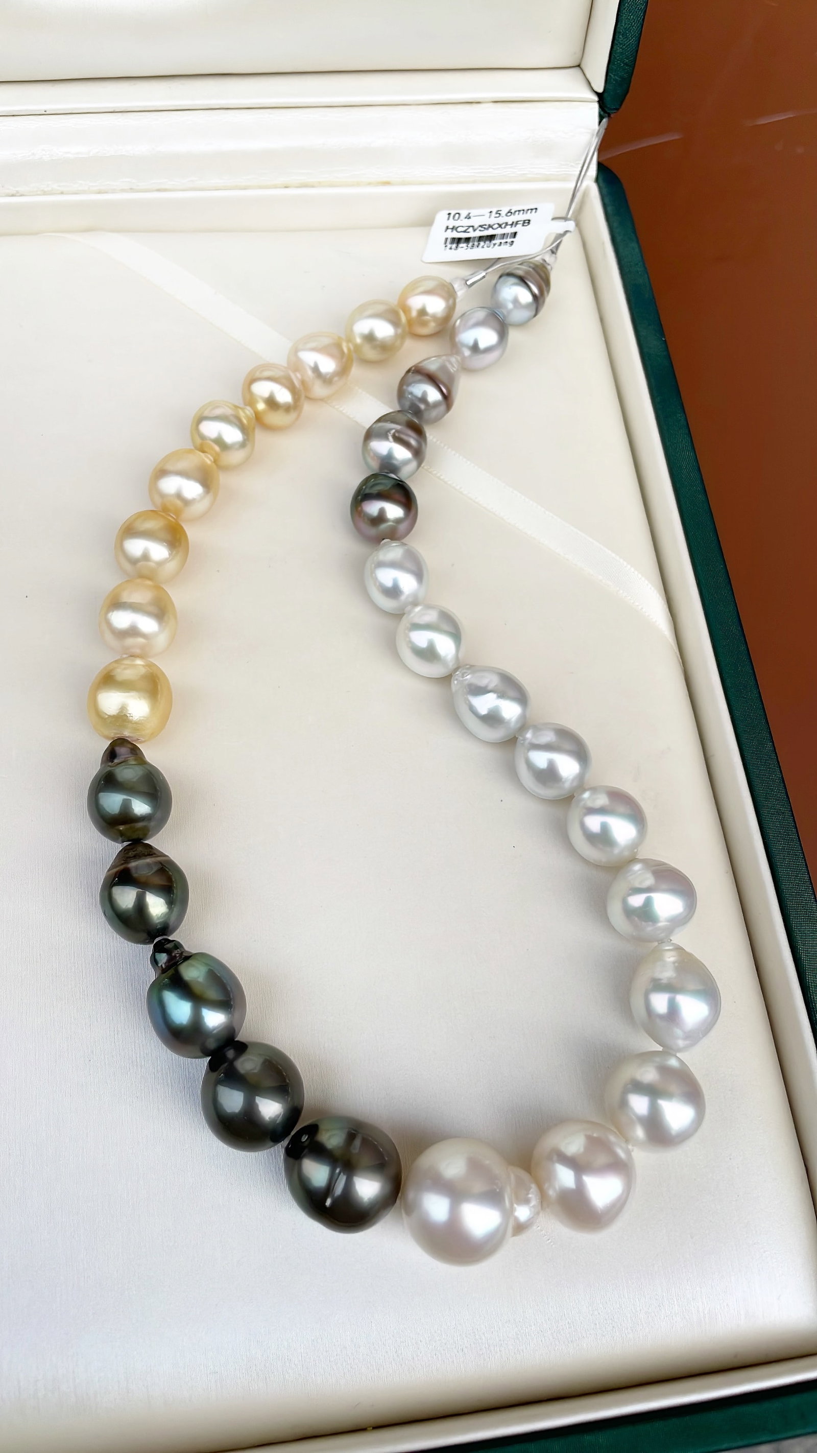Mixed Color Large Pearl Necklace - 4