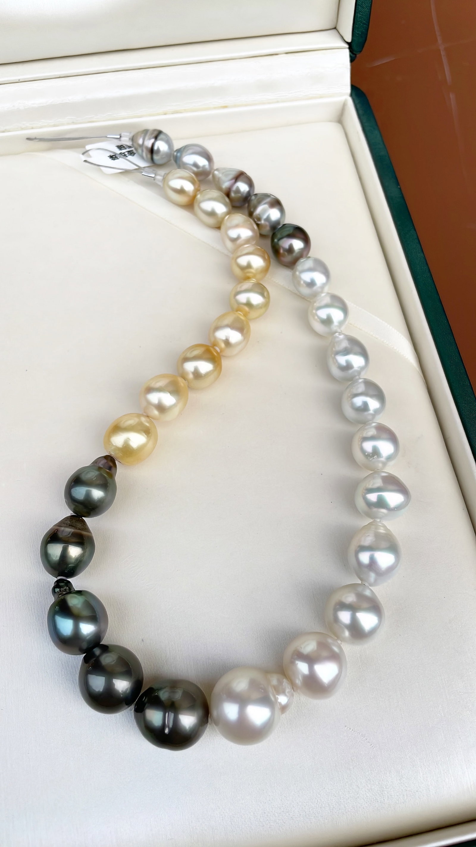 Mixed Color Large Pearl Necklace - 5