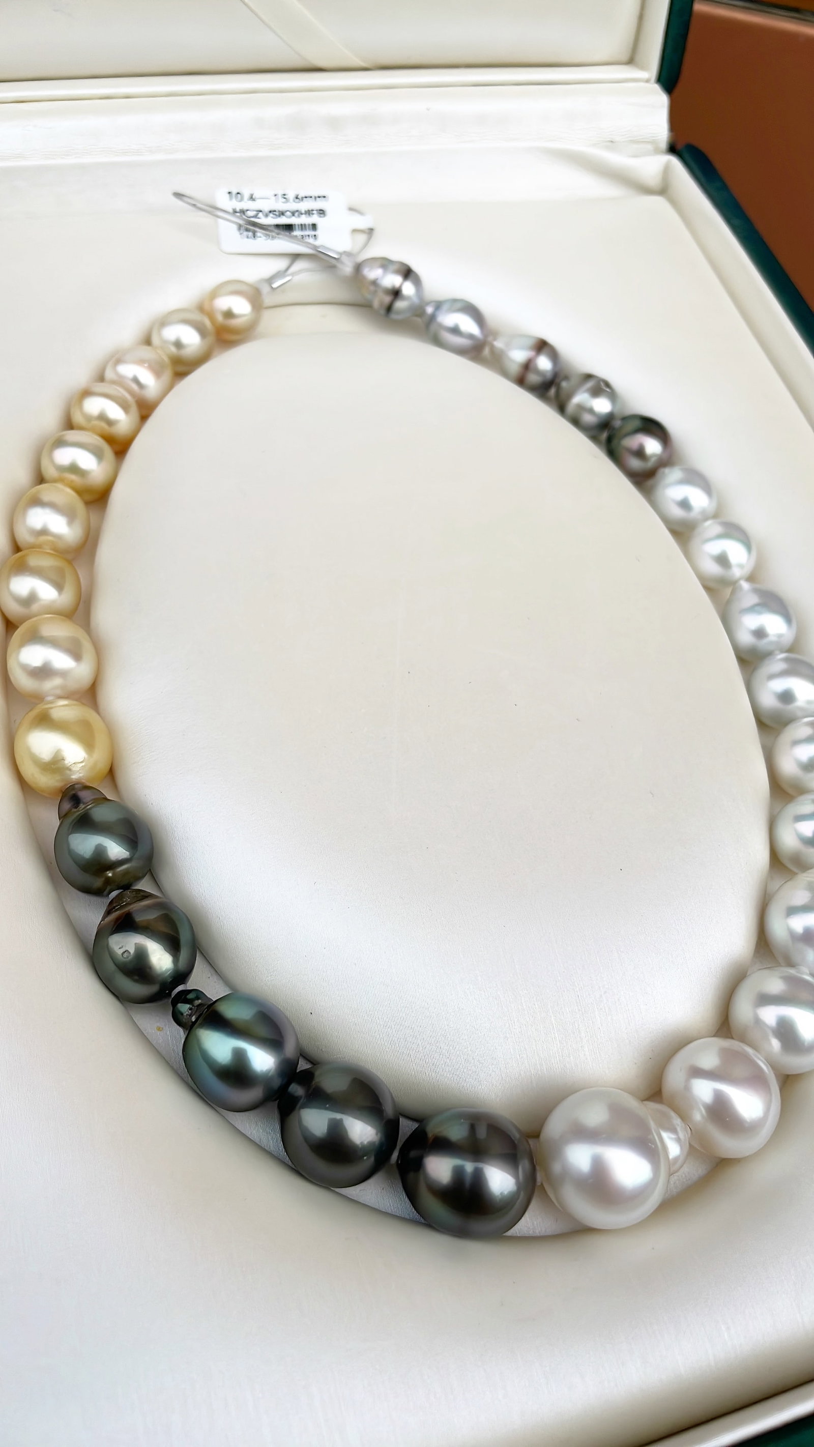 Mixed Color Large Pearl Necklace - 7