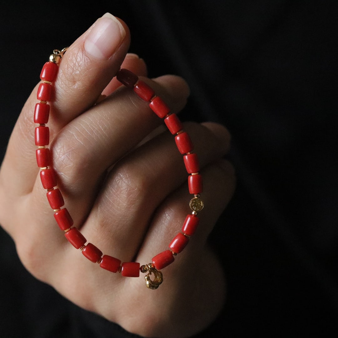 18K Gold Natural Red Coral Bracelet: Title: 18K Gold Natural Red Coral Bracelet Description: This bracelet features natural red coral, complemented by 18K gold accents, exuding elegance and nobility. Each coral bead retains its natural