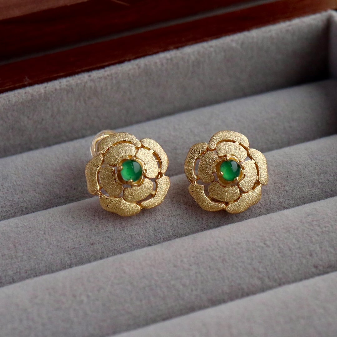 Natural Jade Earrings: Title: Natural Jade Earrings Description: These earrings feature natural jade as the main stone, showcasing an enchanting icy green hue. The 925 silver setting is simple yet elegant, suitable for