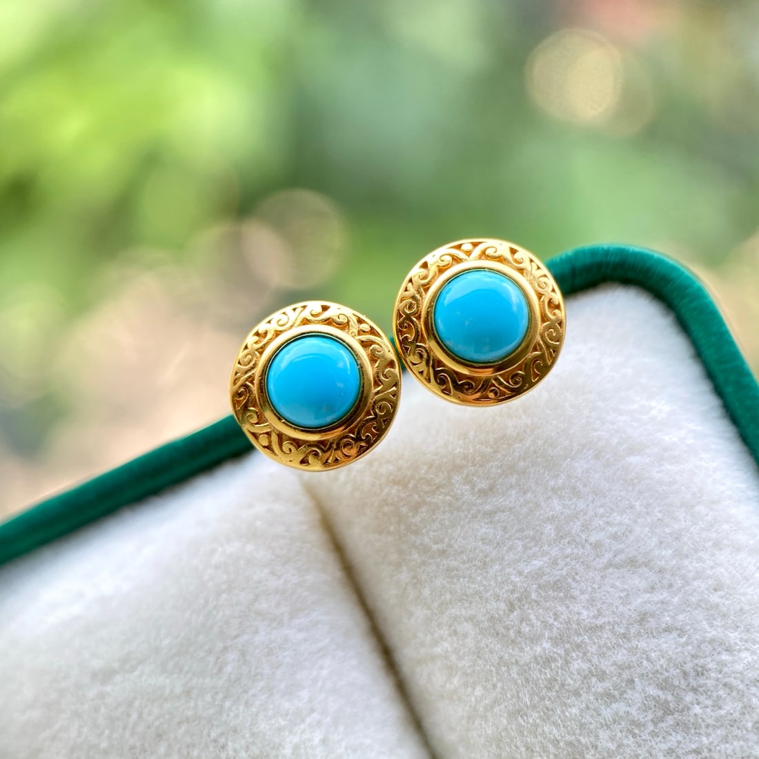 S925 Silver Natural Turquoise Earrings: Title: S925 Silver Natural Turquoise Earrings Description: These earrings feature natural turquoise set in S925 silver with a vintage scroll pattern, showcasing an oriental classical elegance. The gen