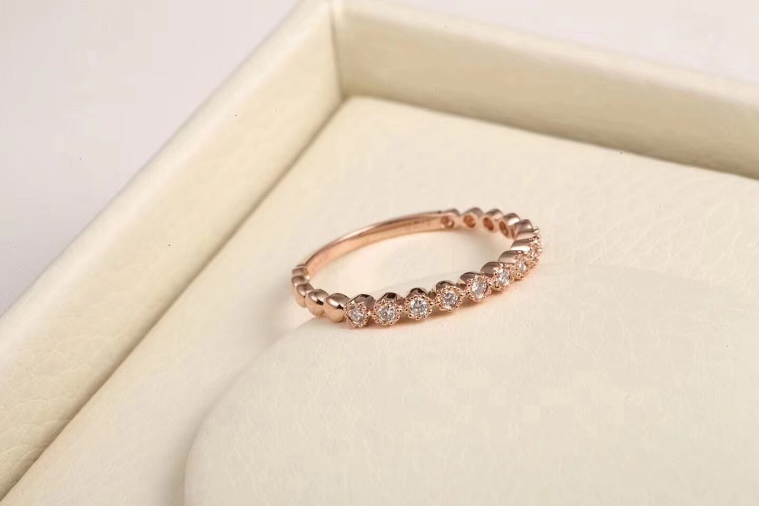18K Gold Diamond Band Ring - 6
