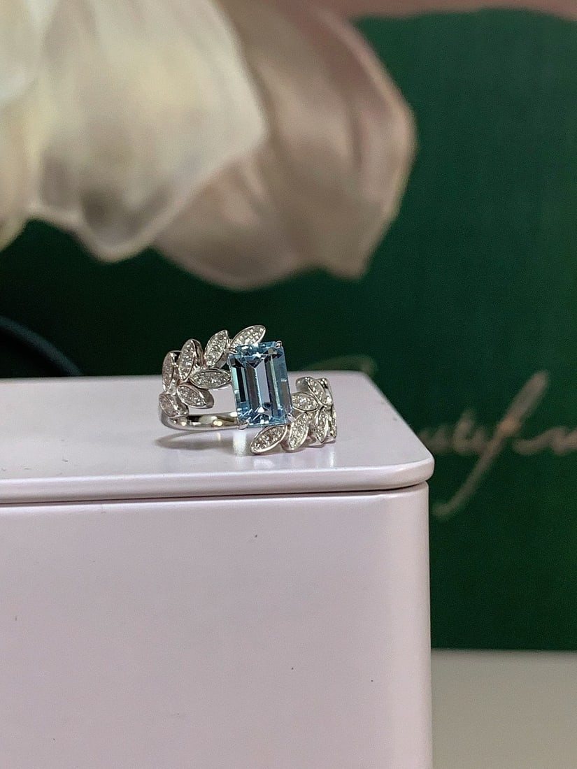 18K Gold Aquamarine Ring - 4