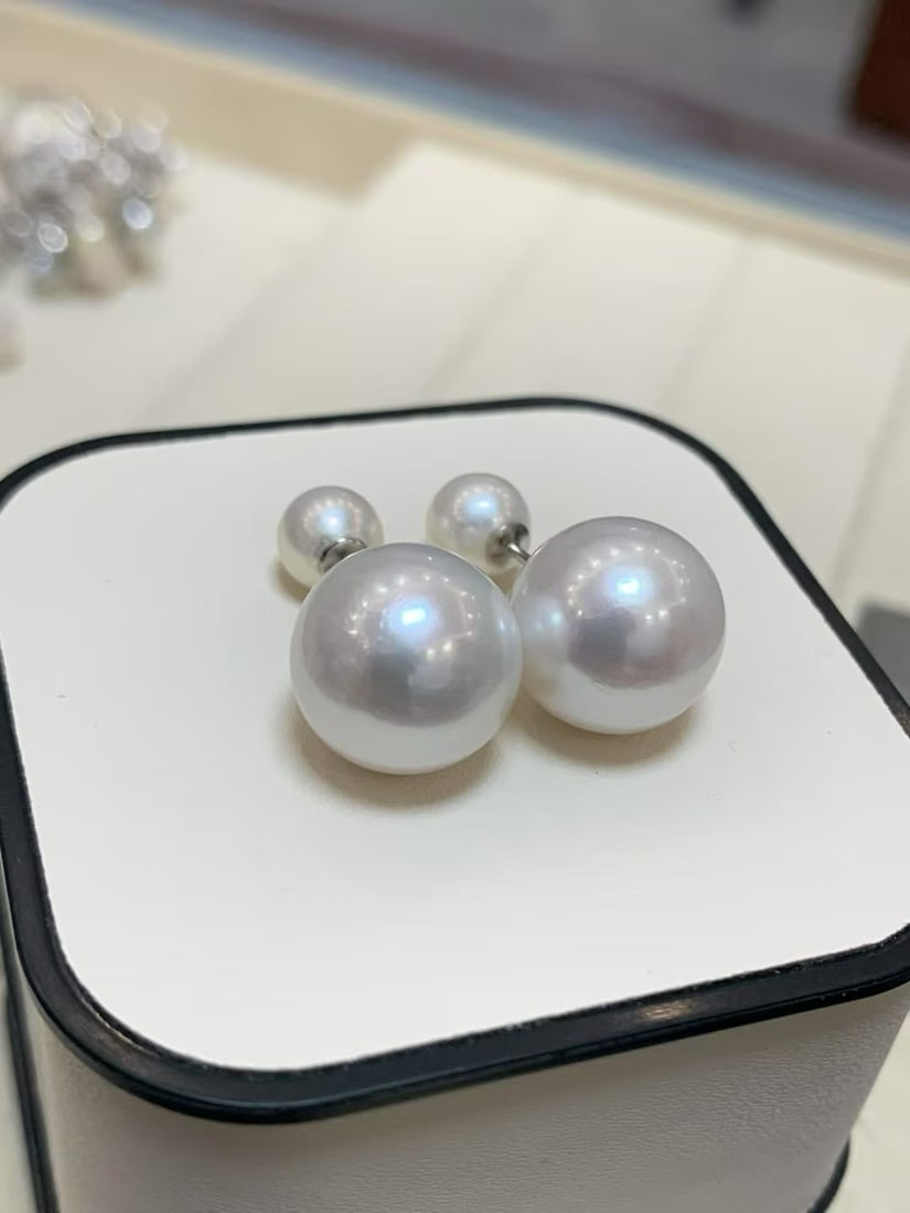 Natural Edison Pearl Earrings: Title: Natural Edison Pearl Earrings Description: These earrings feature natural Edison pearls with a captivating luster. Paired with sterling silver ear posts, they are suitable for sensitive skin.