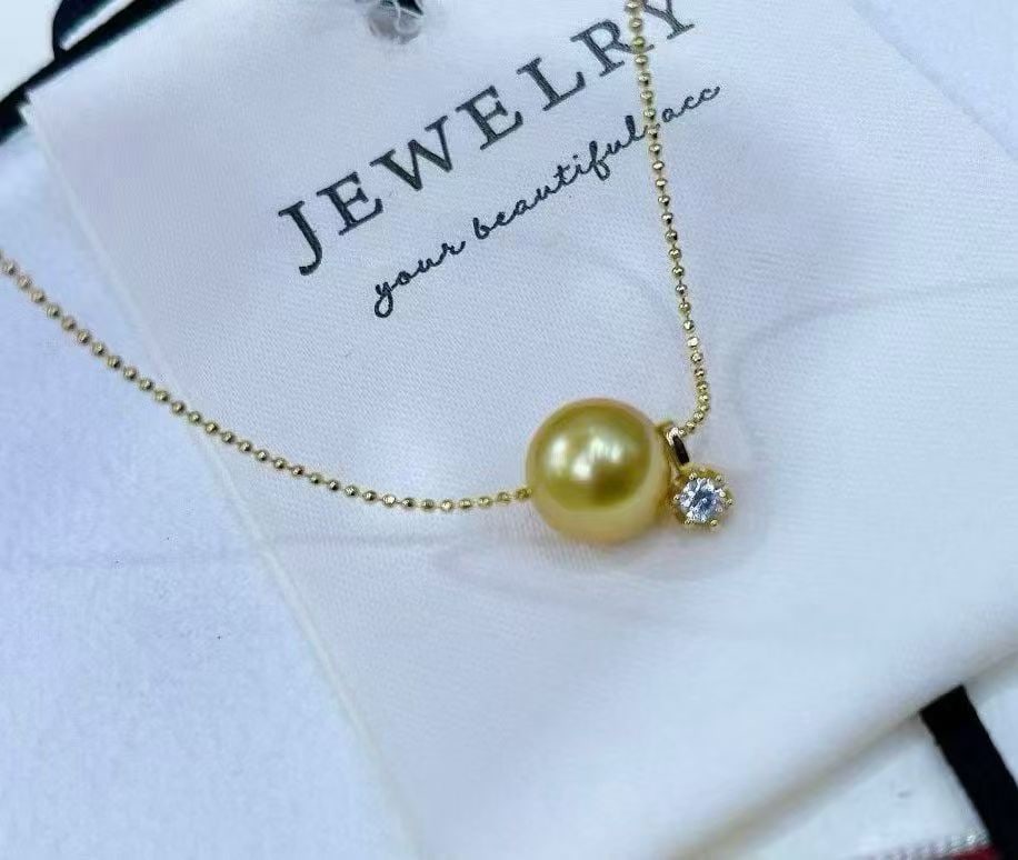 South Sea Golden Pearl Necklace: Title: South Sea Golden Pearl Necklace Description: High-quality South Sea golden pearls, showcasing exquisite elegance and luxury. Paired with sterling silver fittings, the pearls have a diameter of