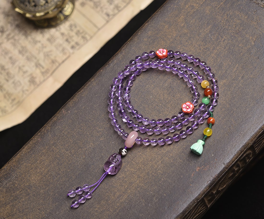 Amethyst Necklace: Title: Amethyst Necklace Description: This amethyst necklace resembles fragments of the midnight sky, evoking the pulse of the stars when worn. The exquisite combination of imperial sand-painted flowe