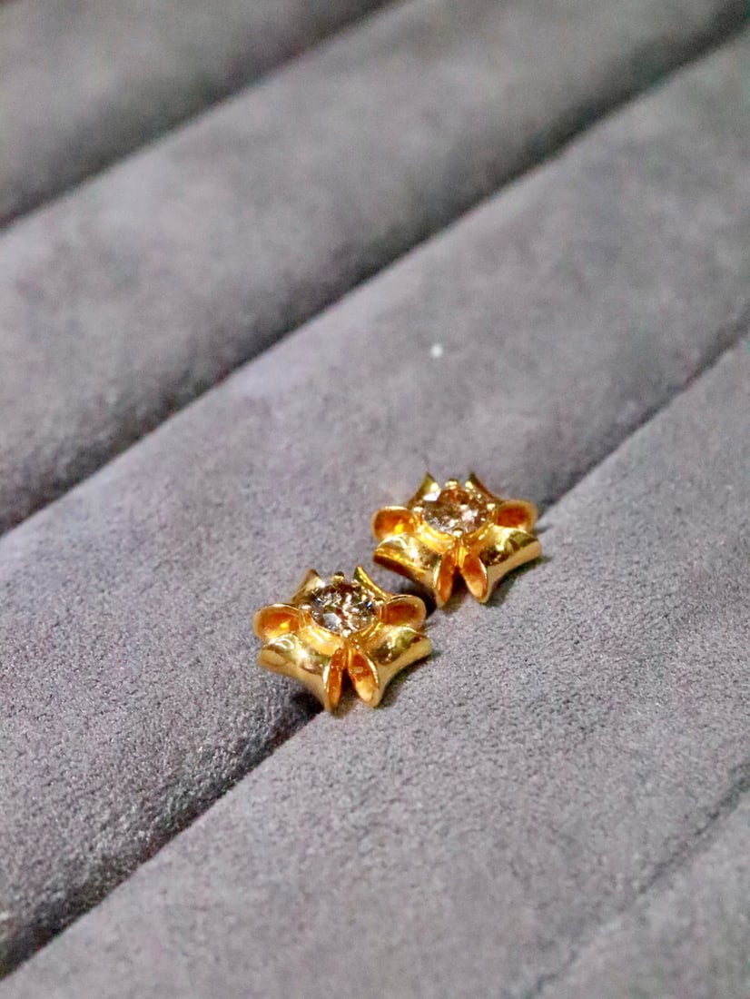 18K Gold Diamond Earrings - 3