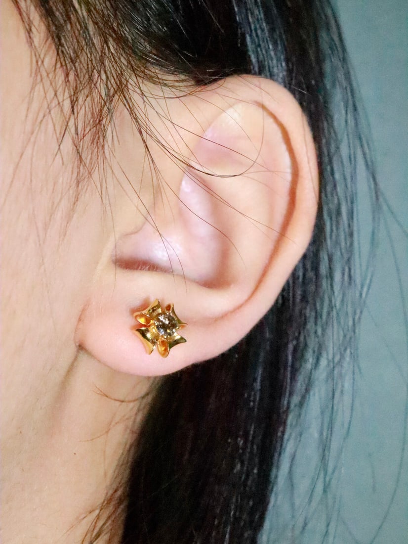 18K Gold Diamond Earrings - 5