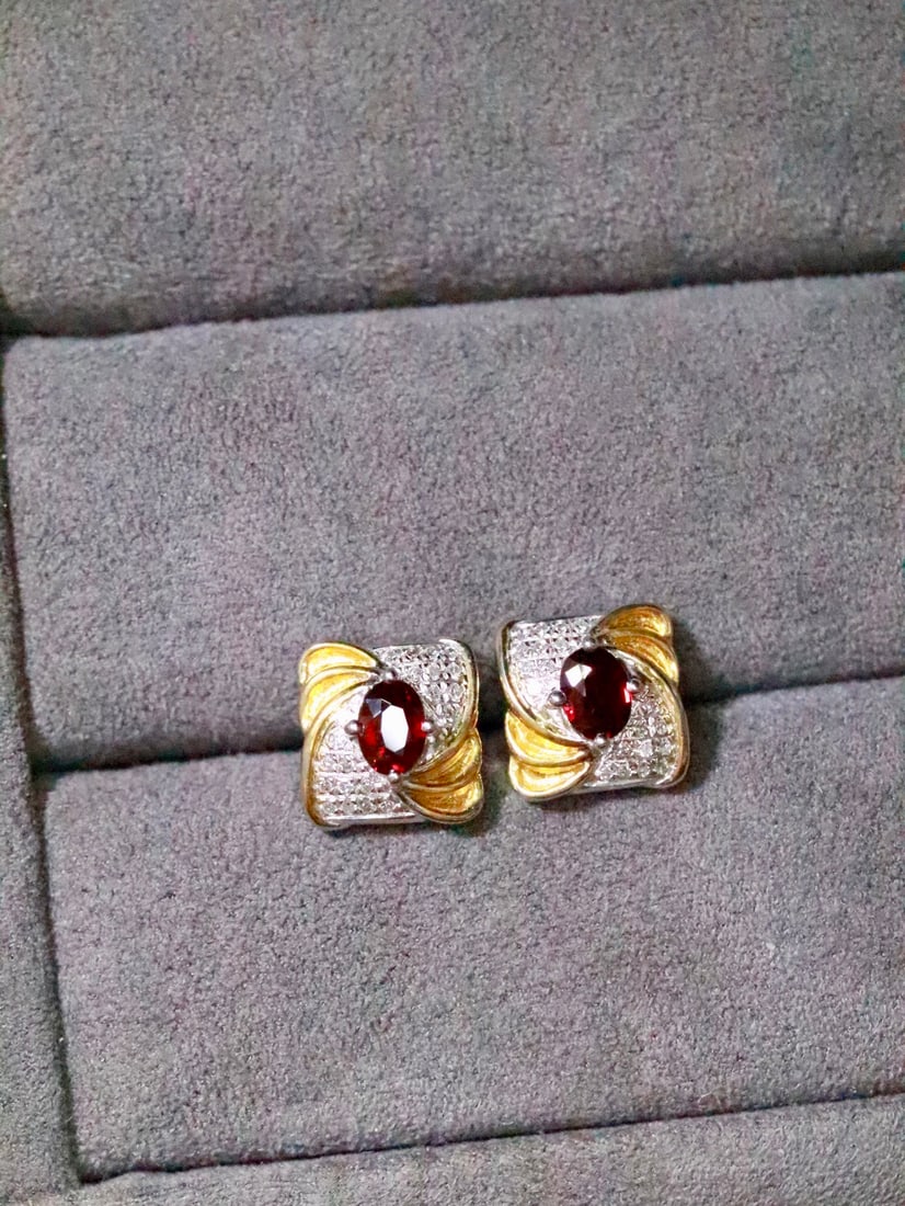 Platinum Natural Pigeon Blood Ruby Earrings: Title: Platinum Natural Pigeon Blood Ruby Earrings Description: Inspired by the classic Buccellati style, these earrings flow like satin, with exquisite craftsmanship giving them a soft texture. The d