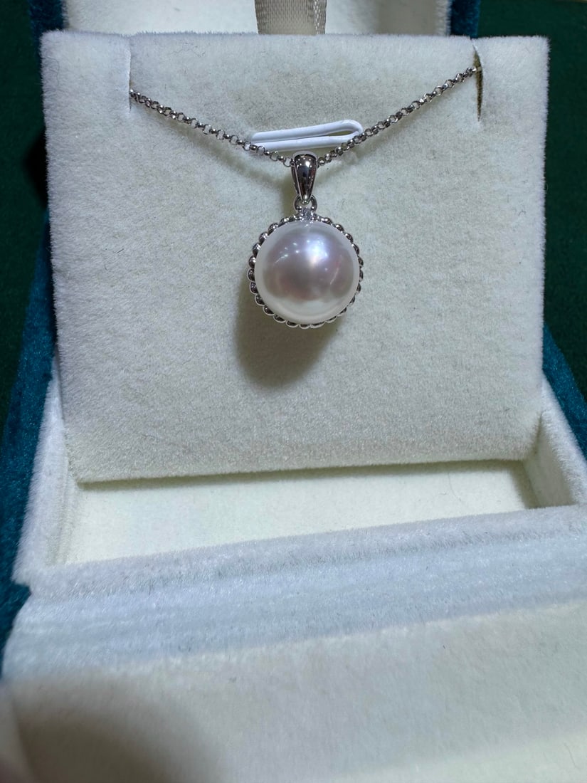 18K Gold Diamond Pendant - 5