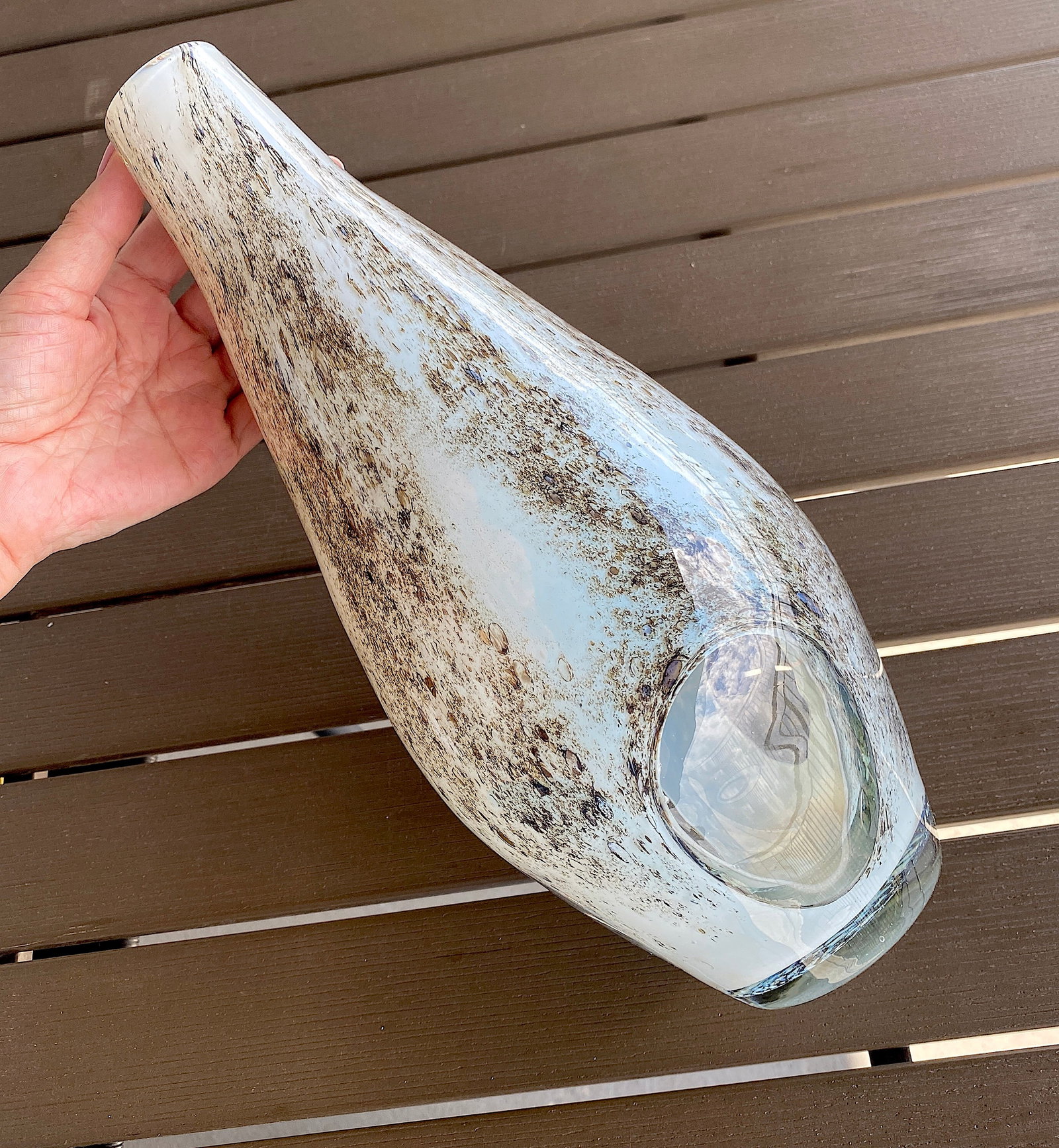 Hand Blown glass vase: Title: Hand Blown glass vase Maker:Unknown Origin: Italy Date/Period:Unknown Materials:Blown Glass Size:Height: 34 cm Description:Shipping: safely packed, DHL EXPRESS (courier mail with tracked ID).