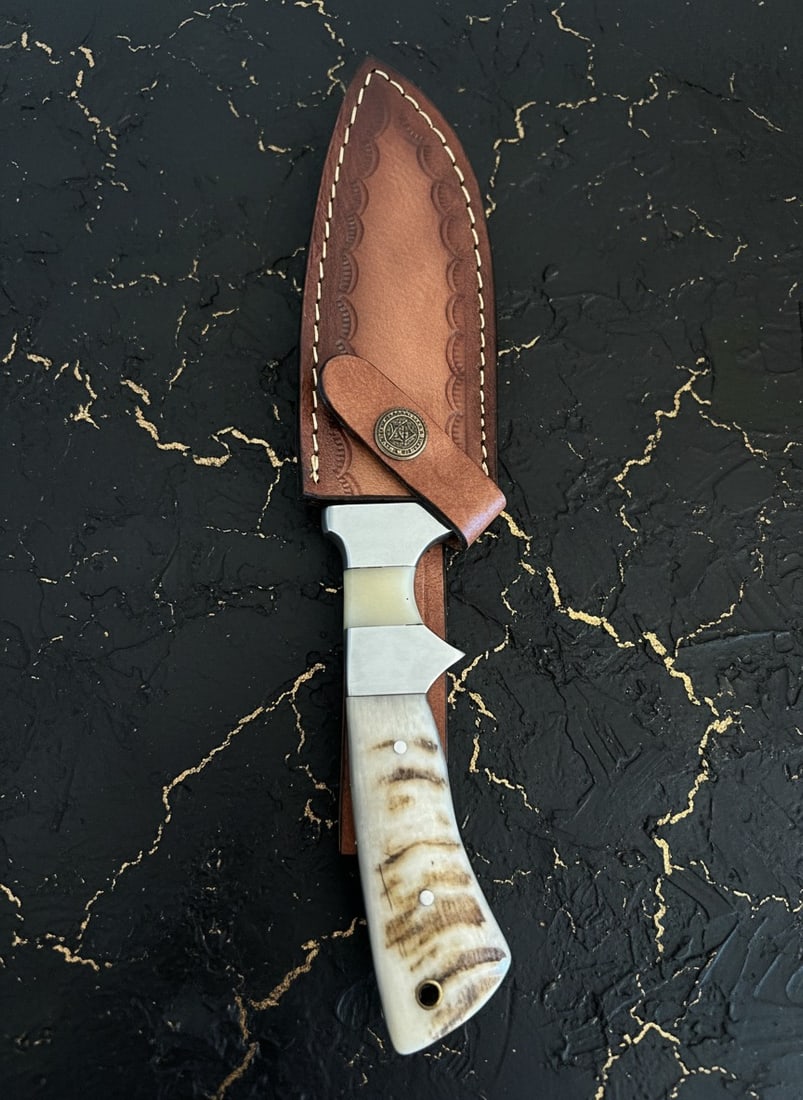 Handmade Damascus Steel Hunting Knife Ram Horn Handle with Leather Sheath - 3