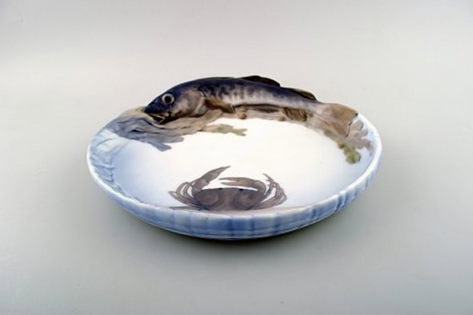 Rare Royal Copenhagen Art Nouveau cod dish number 1/482. - 4